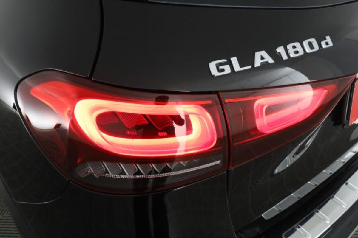Mercedes-Benz CLA Shooting Brake 180 d Automatic Shooting Brake Business (10)