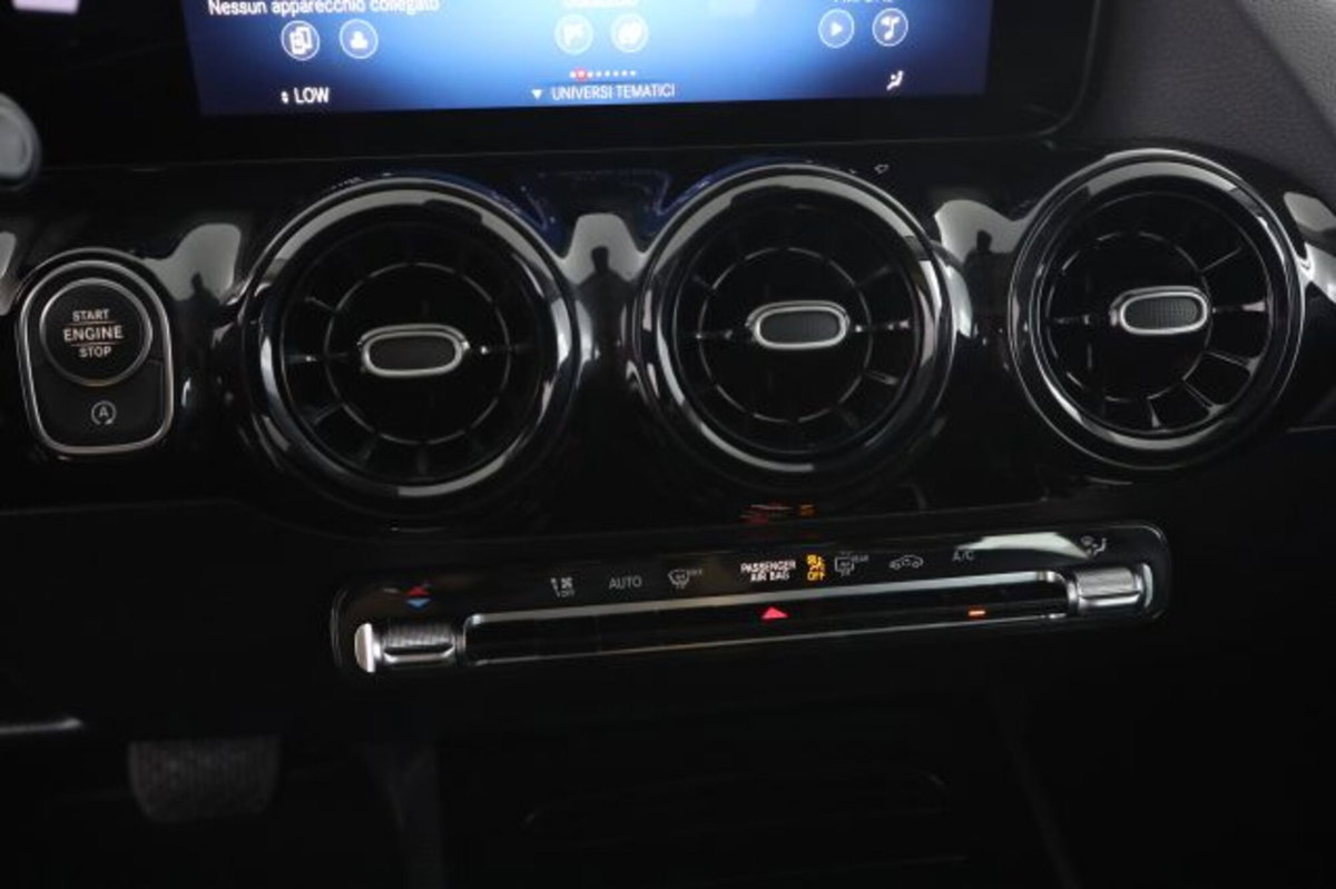 Mercedes-Benz CLA Shooting Brake 180 d Automatic Shooting Brake Business (13)