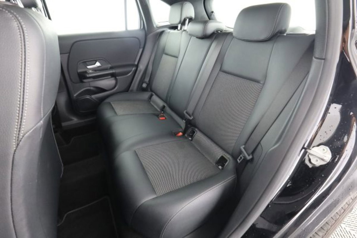 Mercedes-Benz CLA Shooting Brake 180 d Automatic Shooting Brake Business (3)
