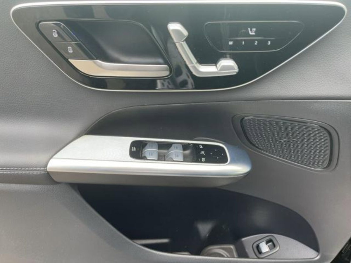 Mercedes-Benz GLC SUV 300 d AMG Line Premium Plus 4matic auto (4)