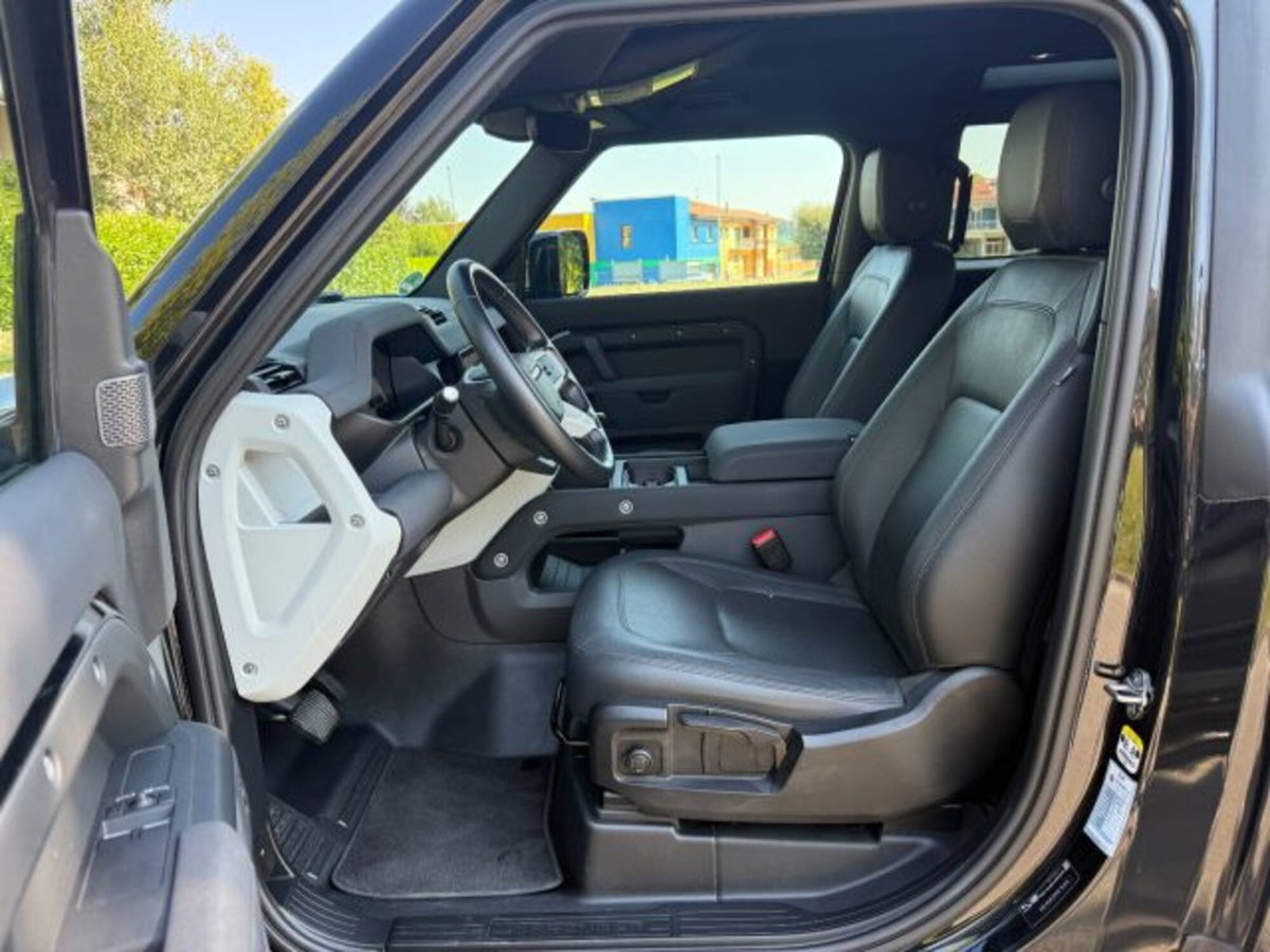 Land Rover Defender 90 3.0D I6 200 CV AWD Auto X-Dynamic S (6)