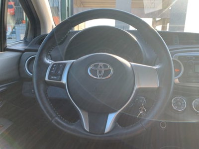 Toyota Yaris 1.0 5 porte Active (12)