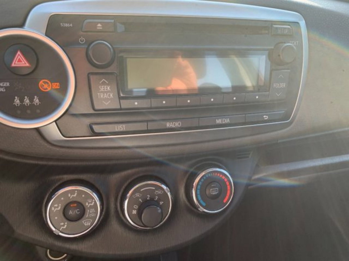 Toyota Yaris 1.0 5 porte Active (15)