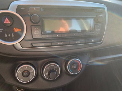 Toyota Yaris 1.0 5 porte Active (15)