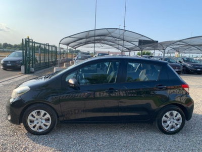 Toyota Yaris 1.0 5 porte Active (2)