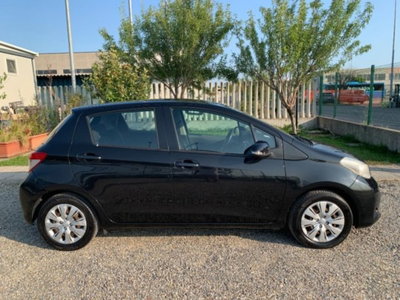 Toyota Yaris 1.0 5 porte Active (6)
