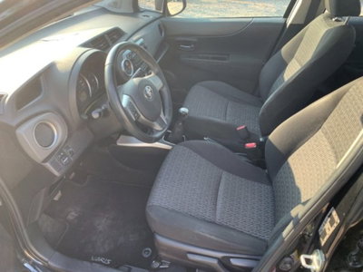 Toyota Yaris 1.0 5 porte Active (9)