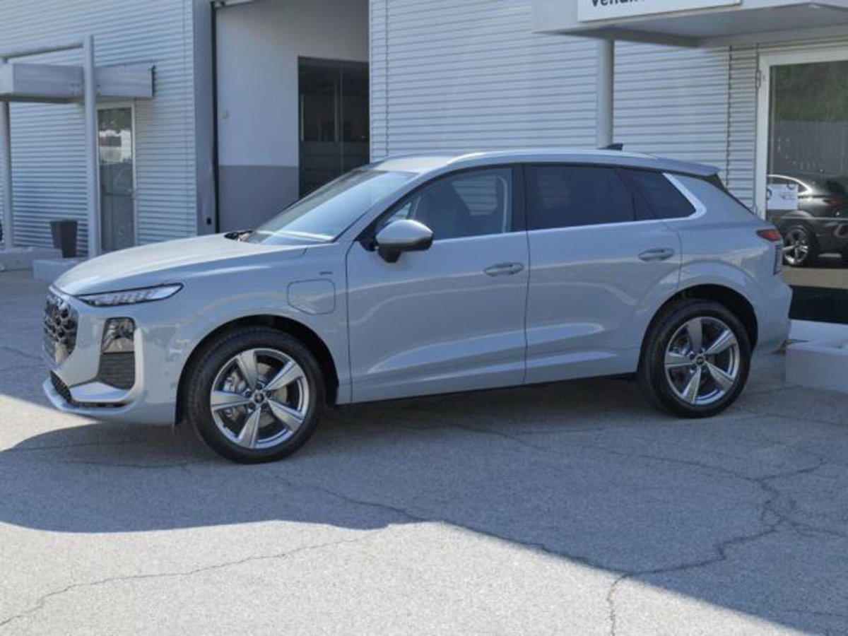 Audi Q3 1.5 e-hybrid S line edition 272cv s-tronic (2)