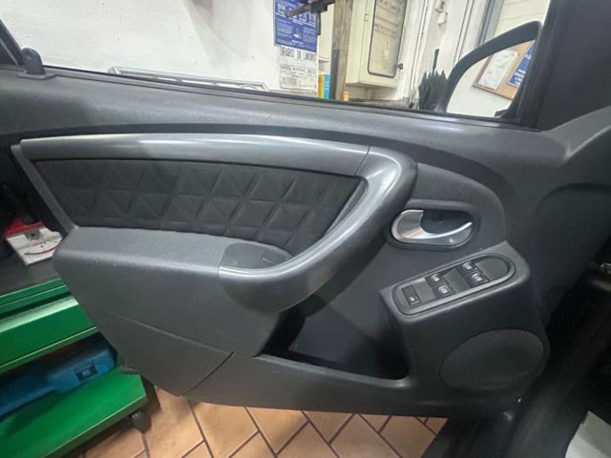 Dacia Duster 1.6 110CV 4x2 GPL Lauréate (10)