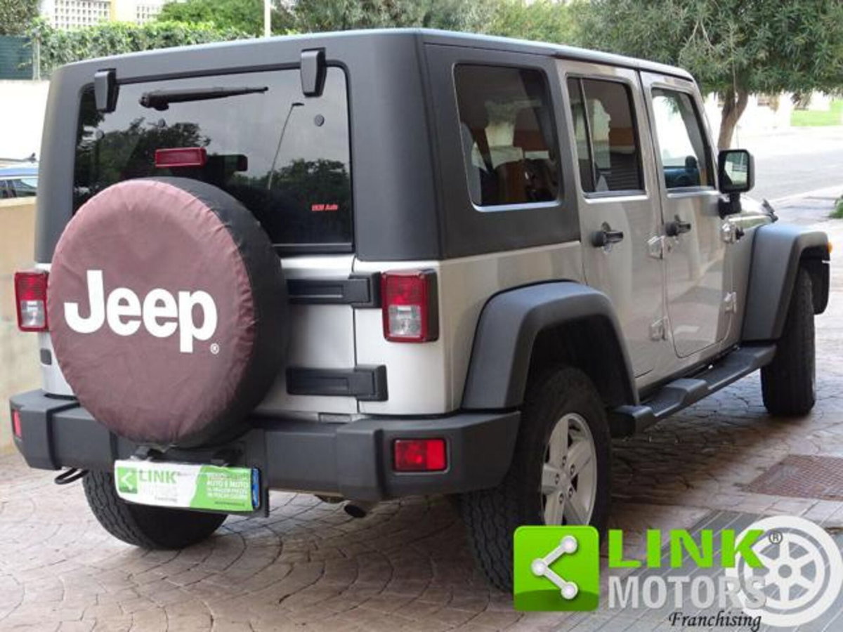 Jeep Wrangler Unlimited 2.8 CRD Sport (4)
