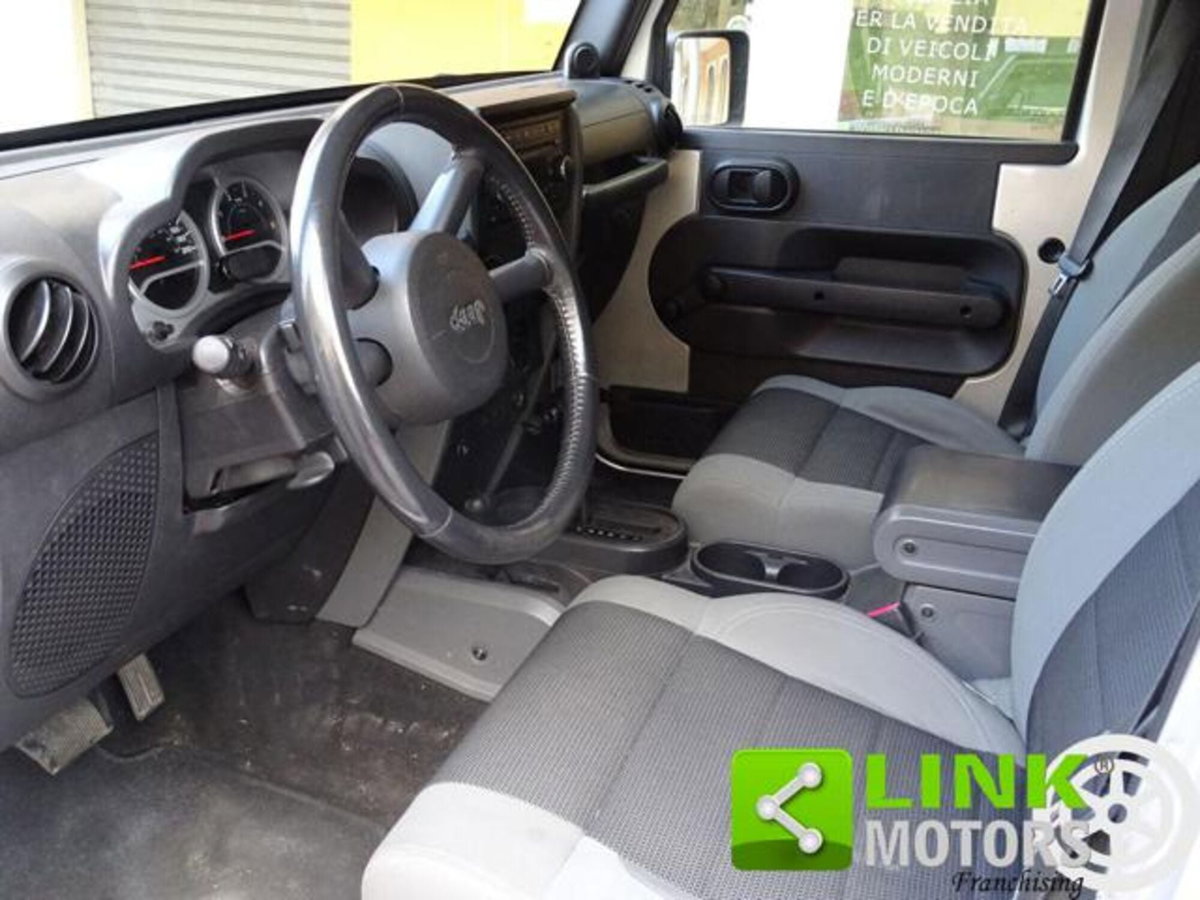 Jeep Wrangler Unlimited 2.8 CRD Sport (7)