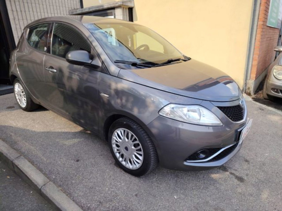 Lancia Ypsilon 1.2 69 CV 5 porte GPL Ecochic Alberta Ferretti