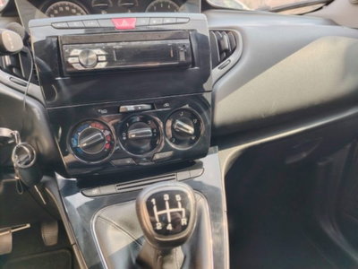 Lancia Ypsilon 1.2 69 CV 5 porte GPL Ecochic Alberta Ferretti (13)