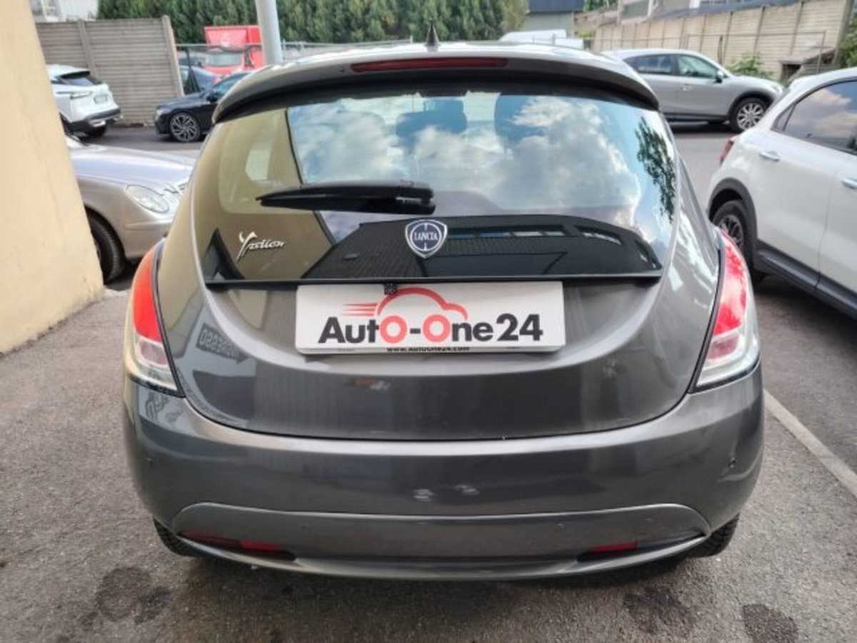 Lancia Ypsilon 1.2 69 CV 5 porte GPL Ecochic Alberta Ferretti (6)