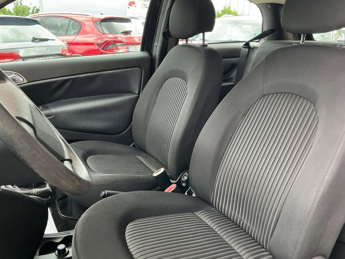 Lancia Ypsilon 1.4 Argento Ecochic GPL (13)
