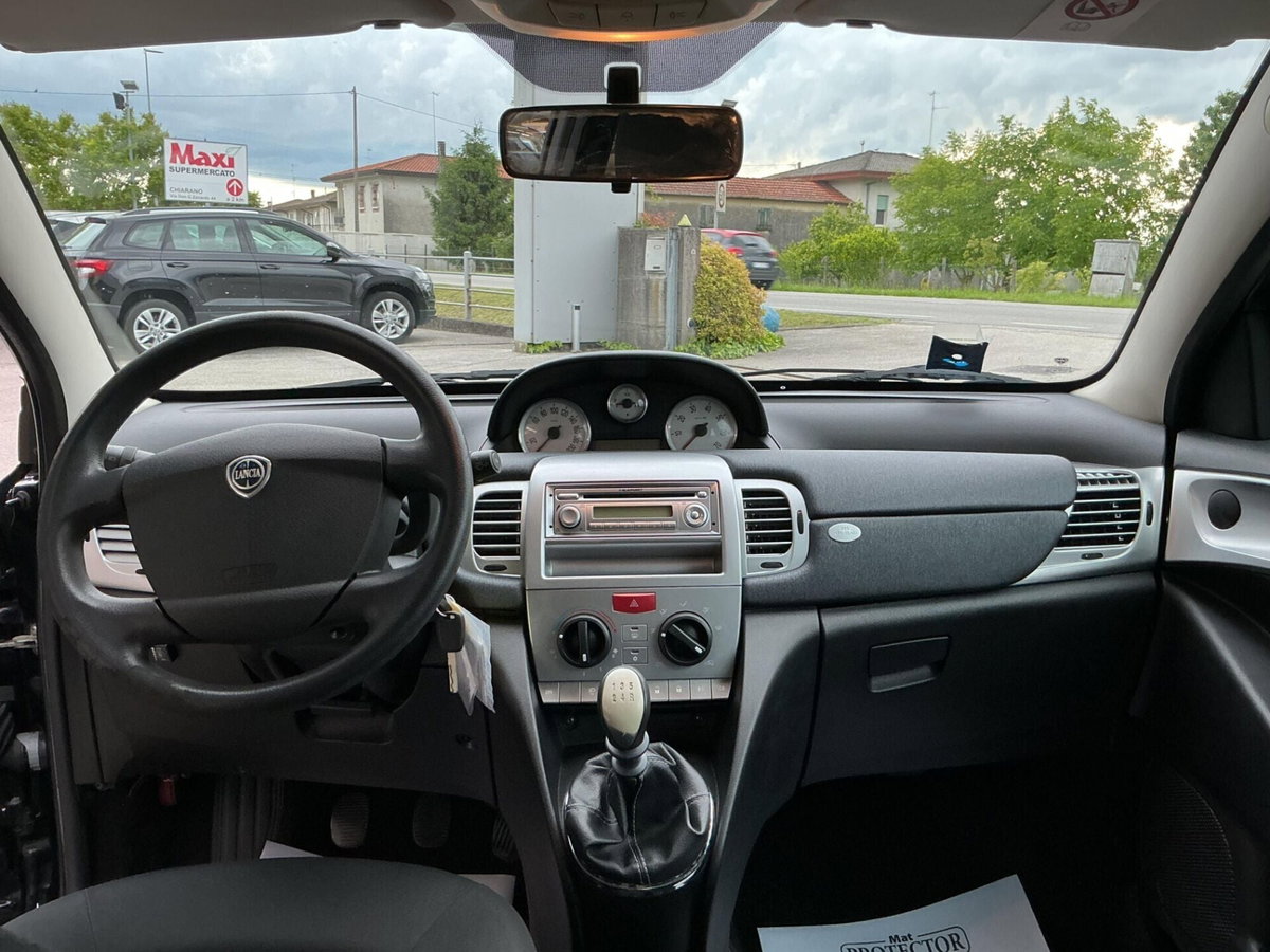Lancia Ypsilon 1.4 Argento Ecochic GPL (16)