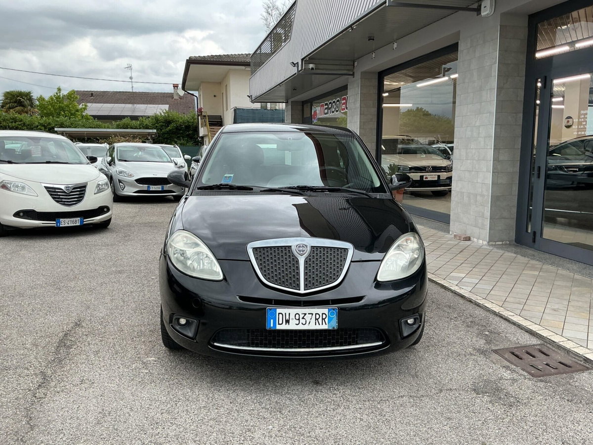 Lancia Ypsilon 1.4 Argento Ecochic GPL (2)