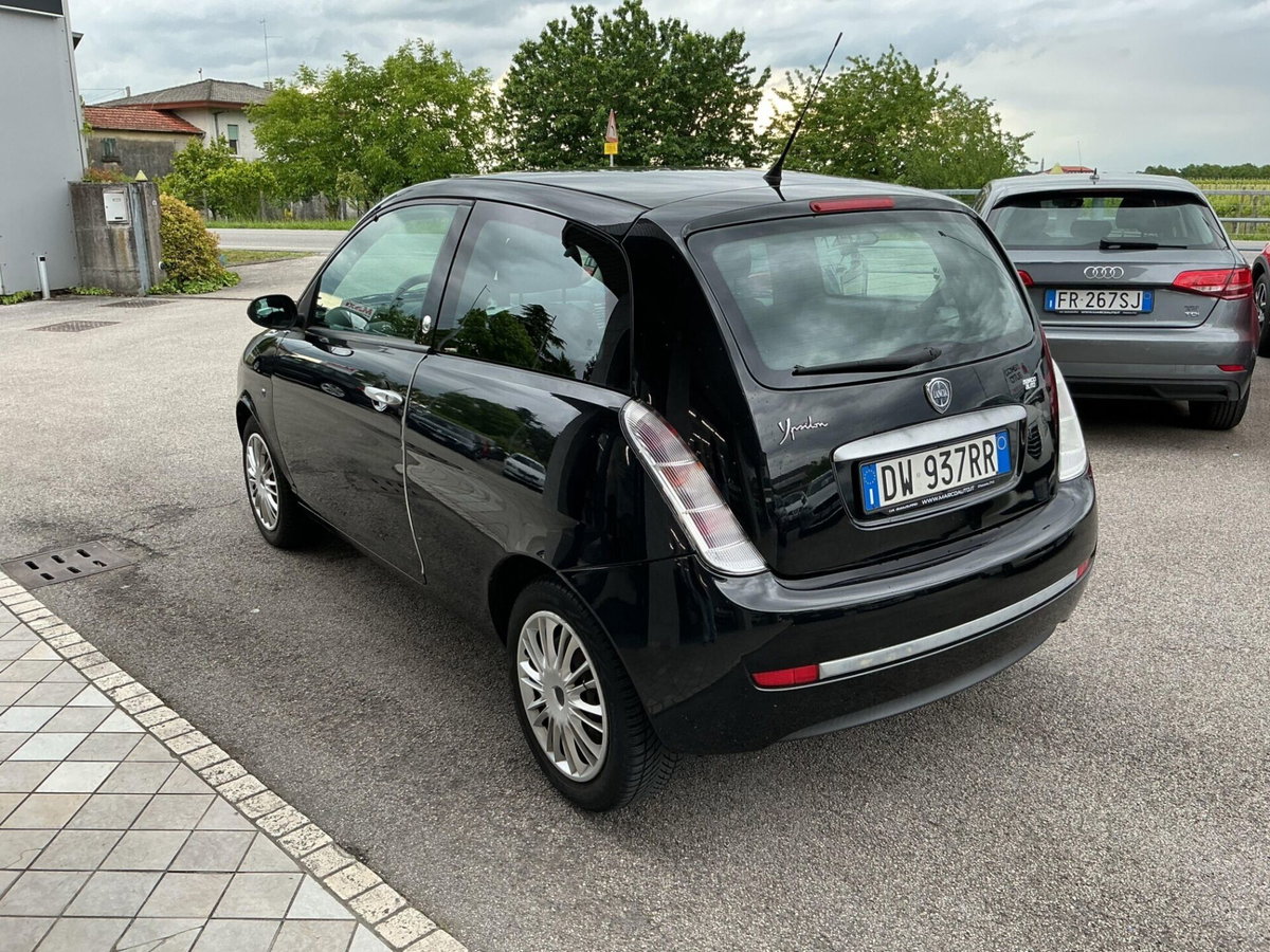 Lancia Ypsilon 1.4 Argento Ecochic GPL (4)