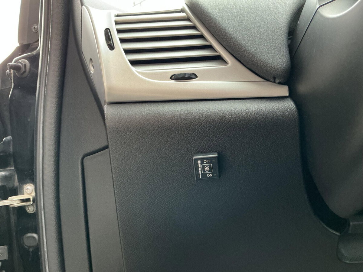 Lancia Ypsilon 1.4 Argento Ecochic GPL (9)