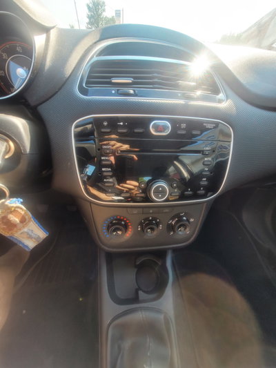 Fiat Punto 1.3 MJT II 75 CV 3 porte Street (9)
