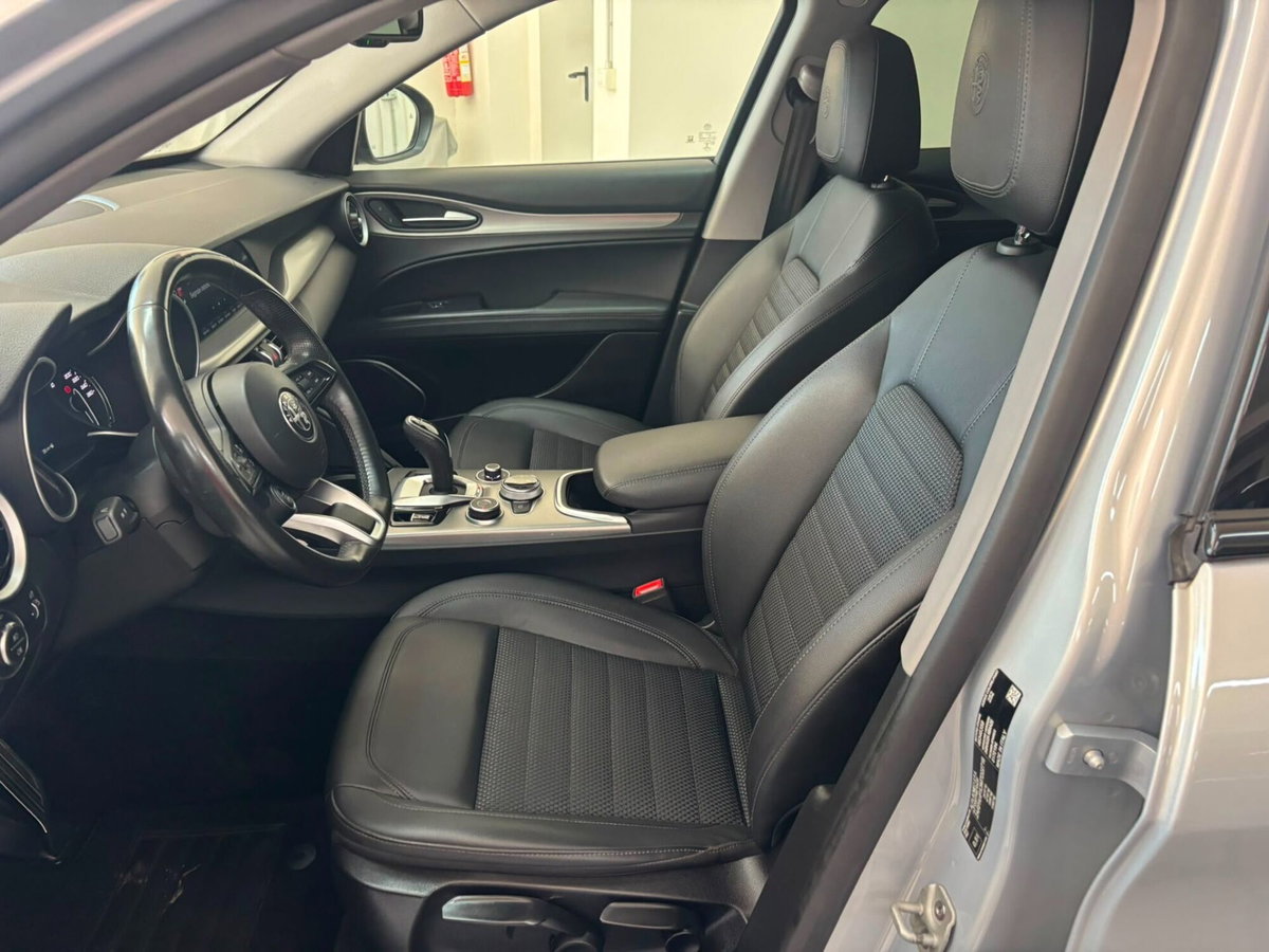Alfa Romeo Stelvio Stelvio 2.2 Turbodiesel 190 CV AT8 Q4 Sprint (17)