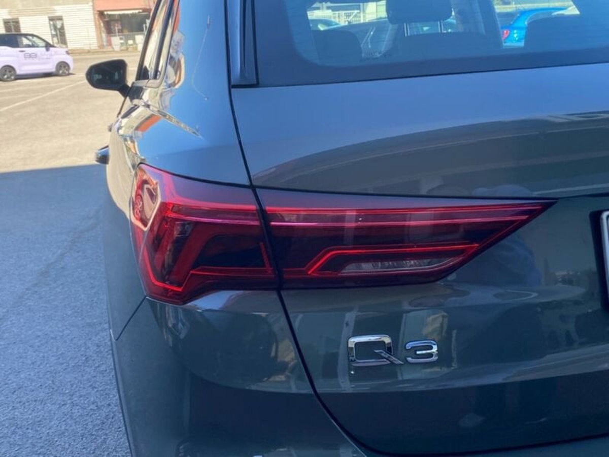 Audi Q3 35 TDI Business (14)