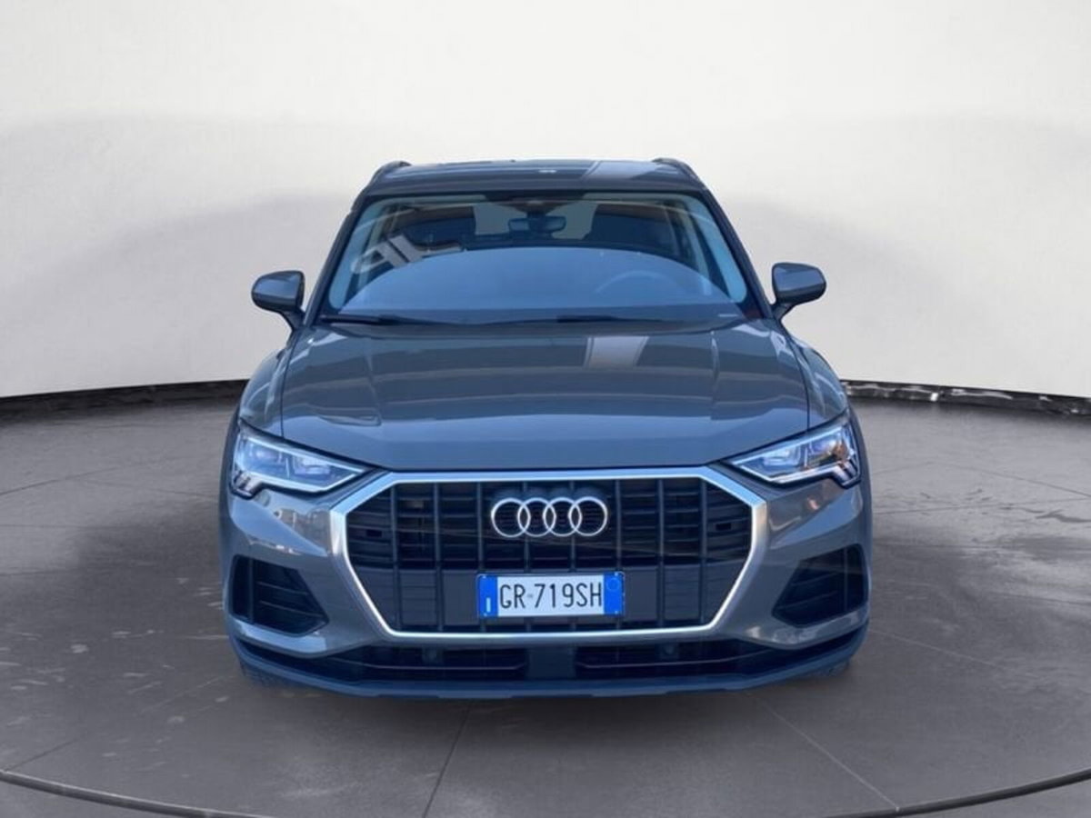 Audi Q3 35 TDI Business (2)