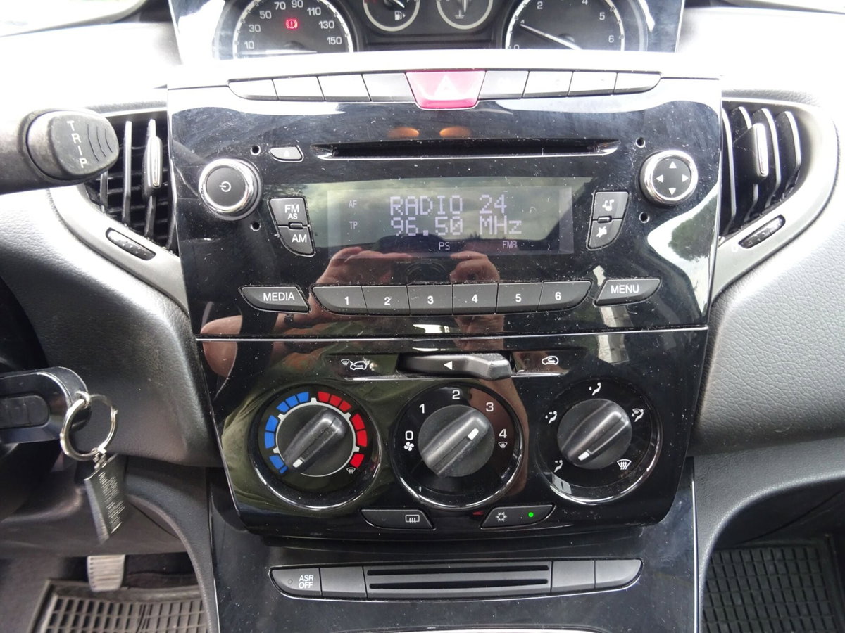Lancia Ypsilon 1.2 69 CV 5 porte Platinum (16)