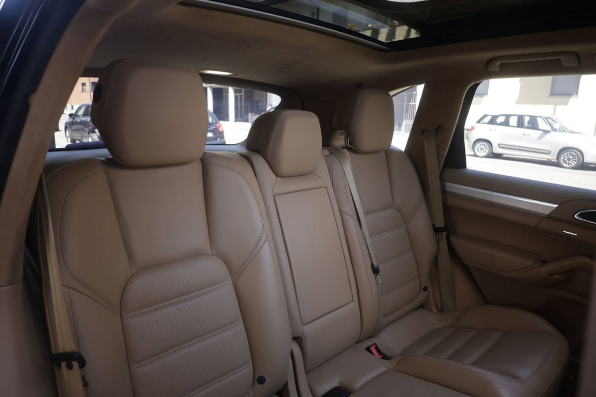 Porsche Cayenne 4.8 Turbo (14)