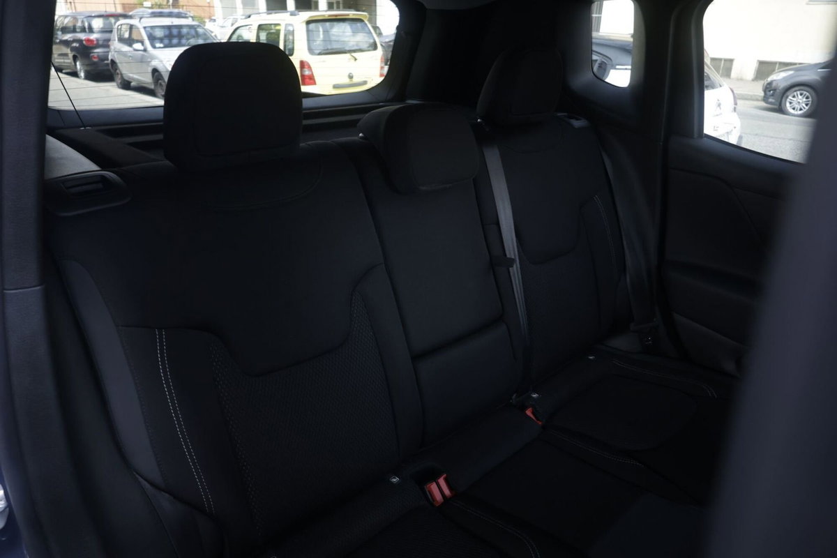 Jeep Renegade 1.3 T4 190CV PHEV 4xe AT6 Business Plus (12)