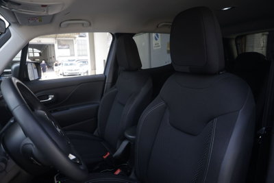 Jeep Renegade 1.3 T4 190CV PHEV 4xe AT6 Business Plus (16)