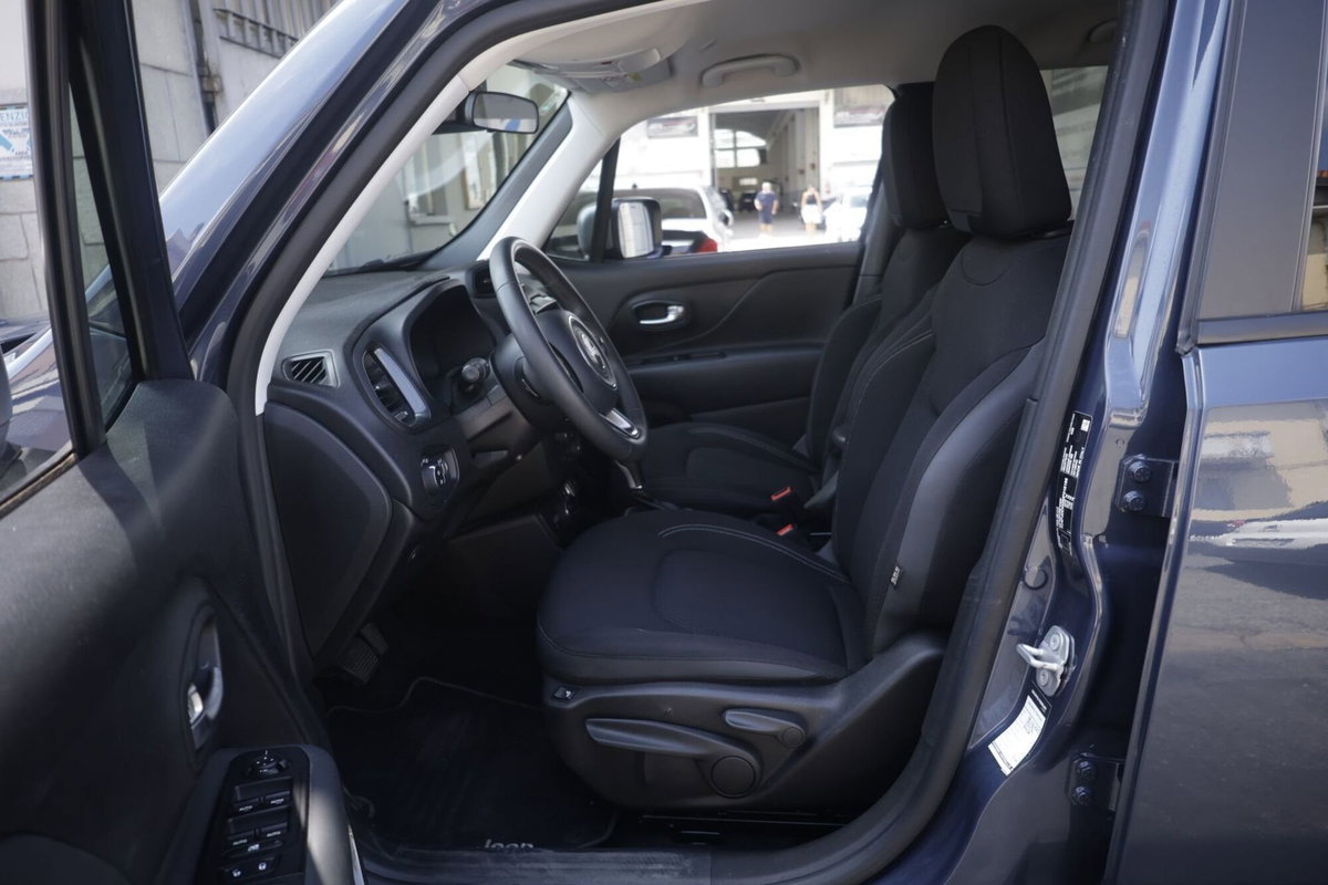 Jeep Renegade 1.3 T4 190CV PHEV 4xe AT6 Business Plus (17)