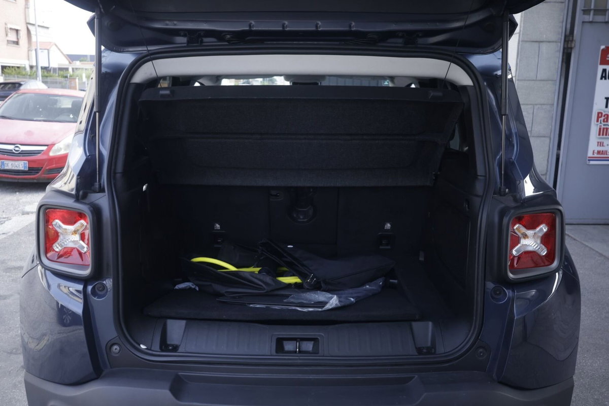 Jeep Renegade 1.3 T4 190CV PHEV 4xe AT6 Business Plus (18)