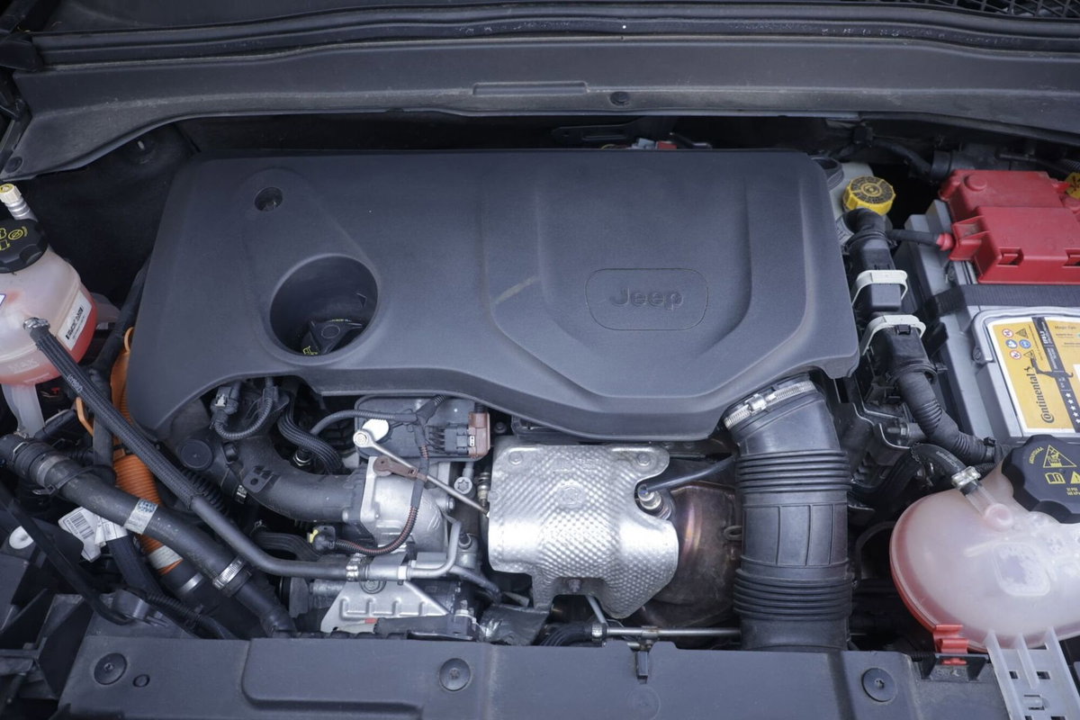 Jeep Renegade 1.3 T4 190CV PHEV 4xe AT6 Business Plus (19)