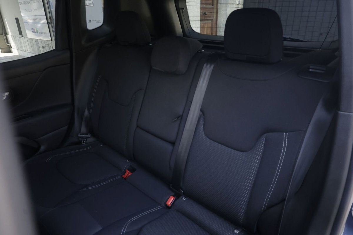 Jeep Renegade 1.3 T4 190CV PHEV 4xe AT6 Business Plus (3)