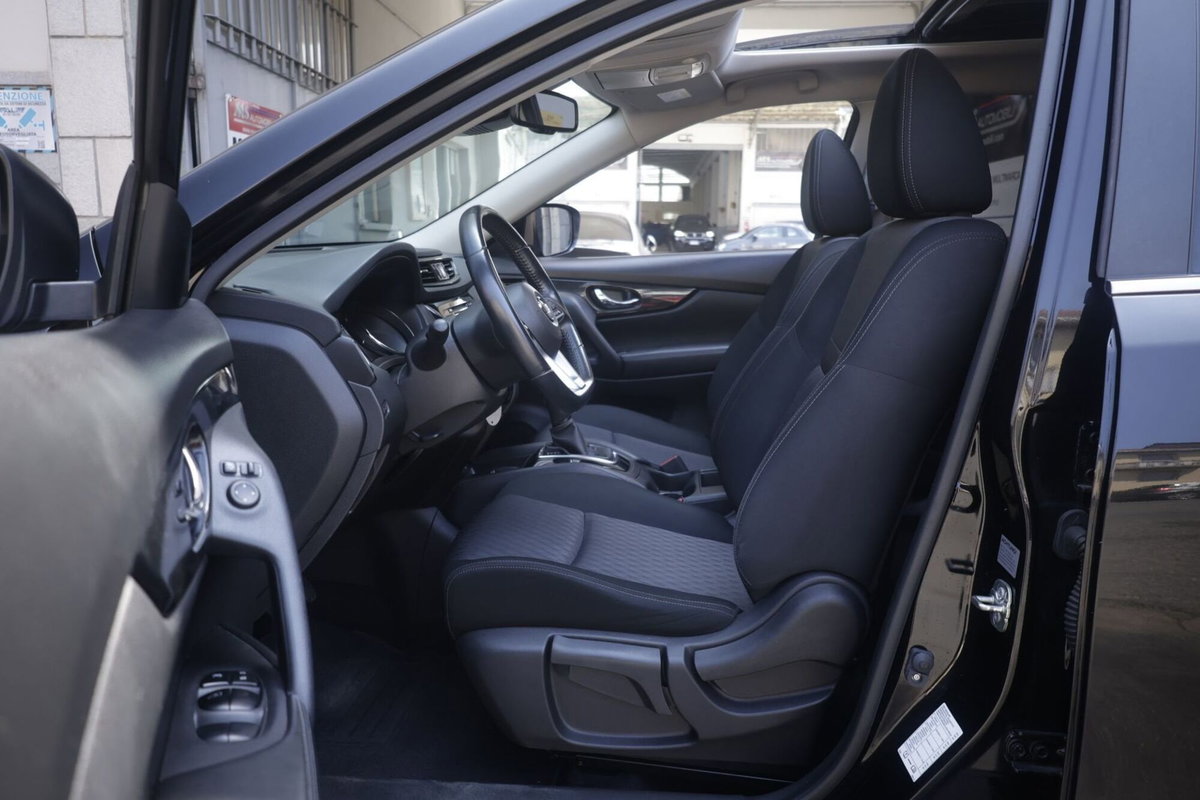 Nissan X-Trail dCi 150 2WD Acenta (18)