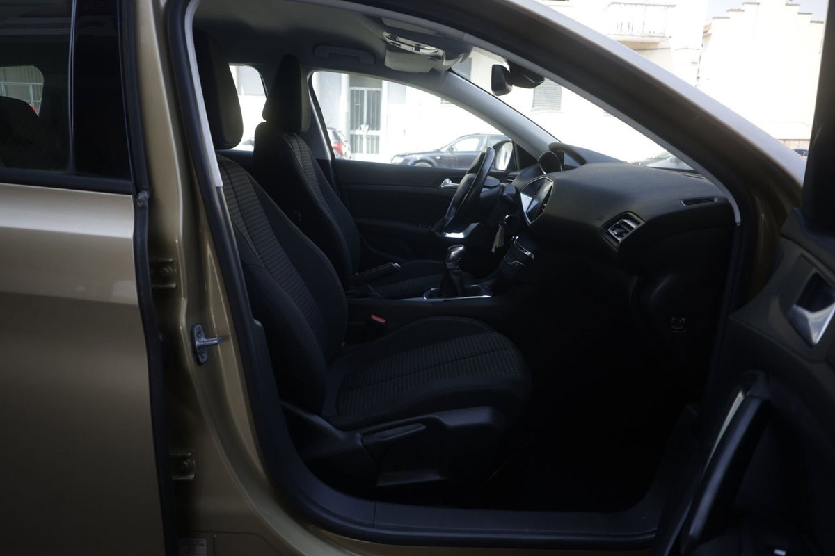 Peugeot 308 SW BlueHDi 100 S&S Business (10)