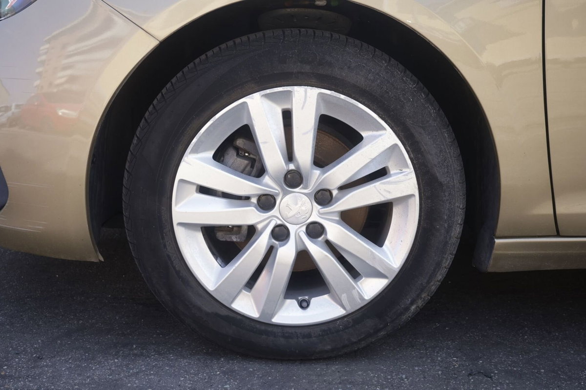Peugeot 308 SW BlueHDi 100 S&S Business (5)