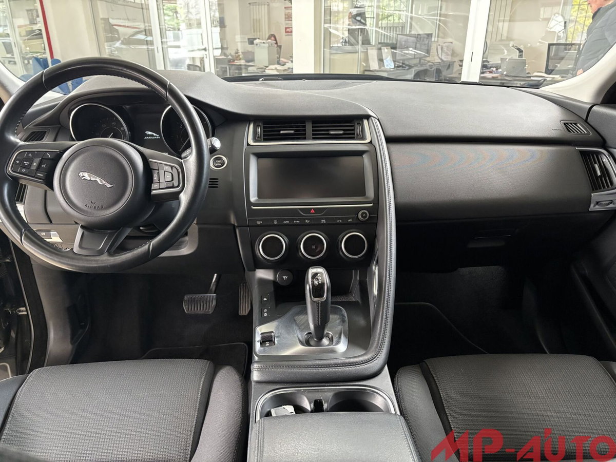 Jaguar E-Pace 2.0D 150 CV (10)