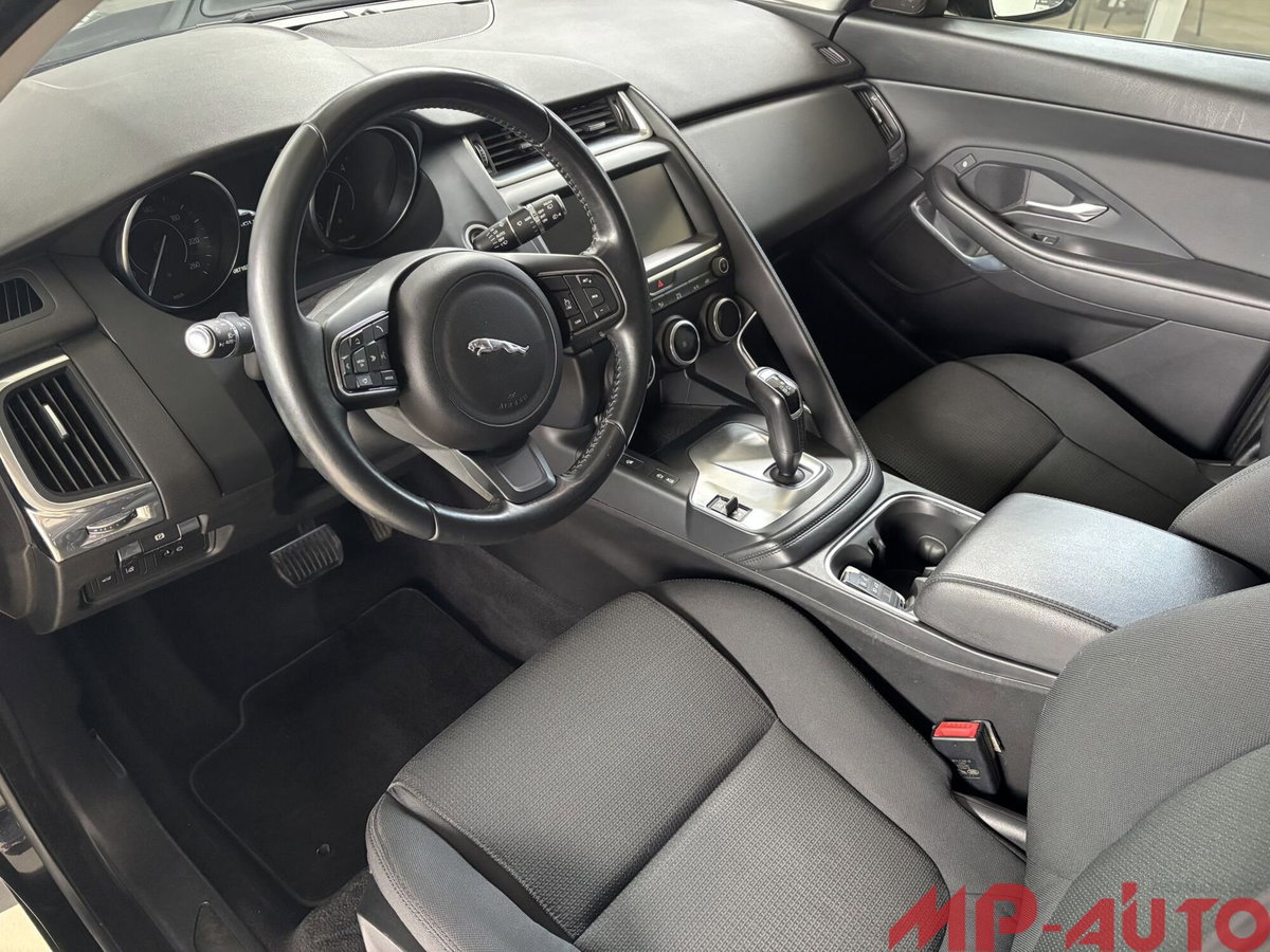 Jaguar E-Pace 2.0D 150 CV (12)
