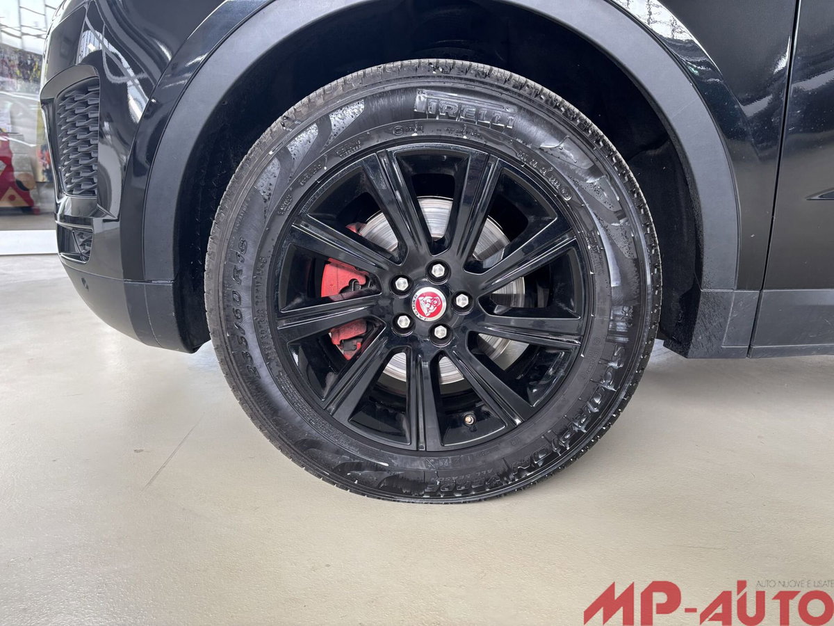 Jaguar E-Pace 2.0D 150 CV (9)