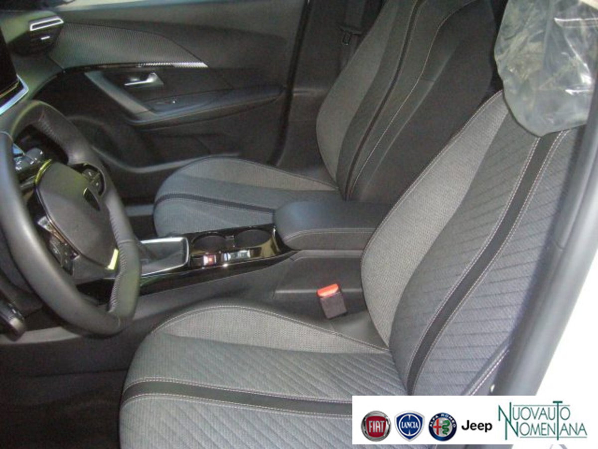 Peugeot 2008 PureTech 100 S&S Allure (12)