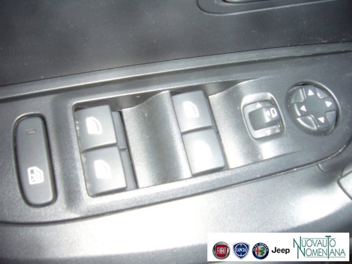 Peugeot 2008 PureTech 100 S&S Allure (14)