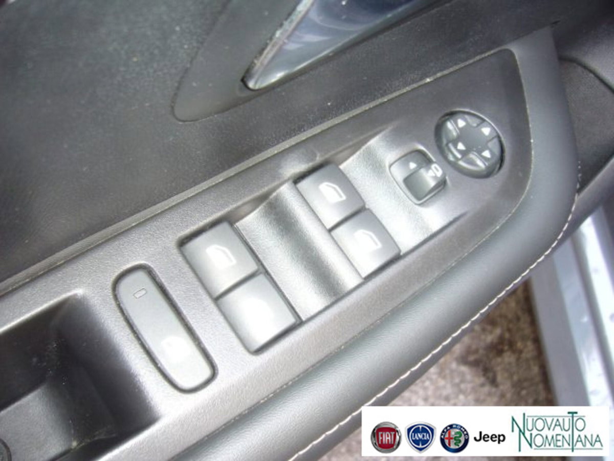 Peugeot 208 1.2 puretech Active s&s 100cv (15)