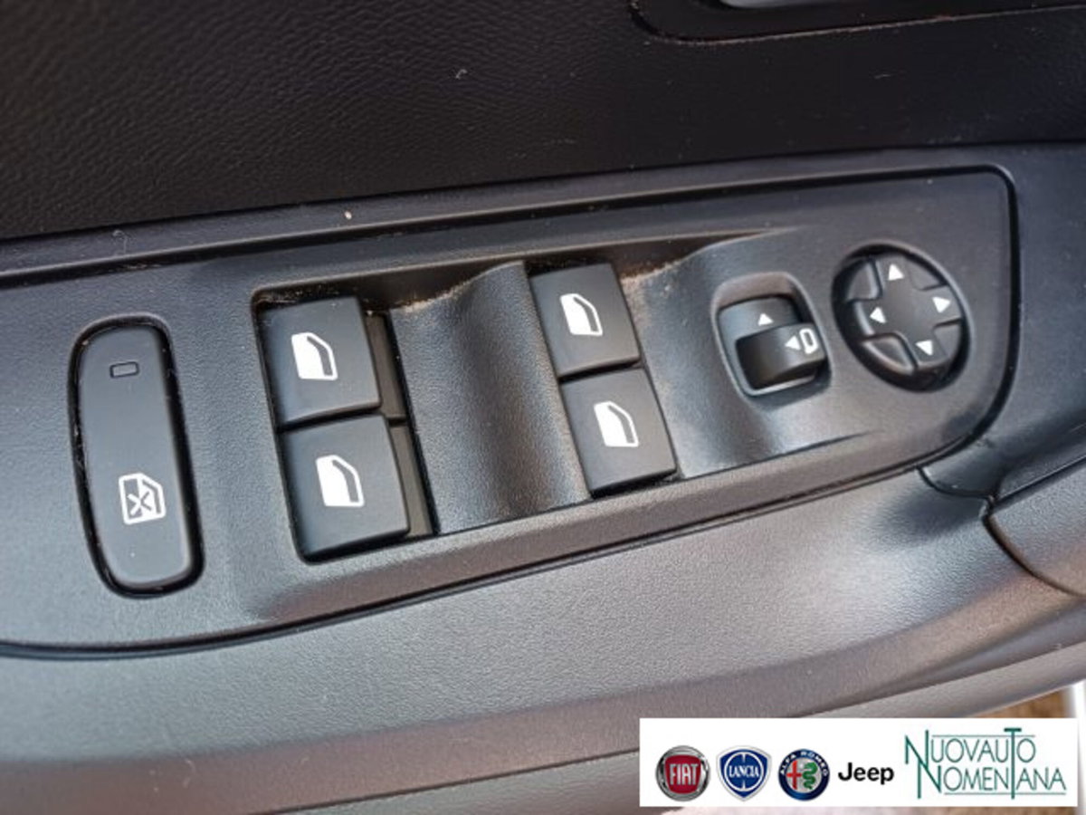 Peugeot 2008 PureTech 100 S&S Allure (14)