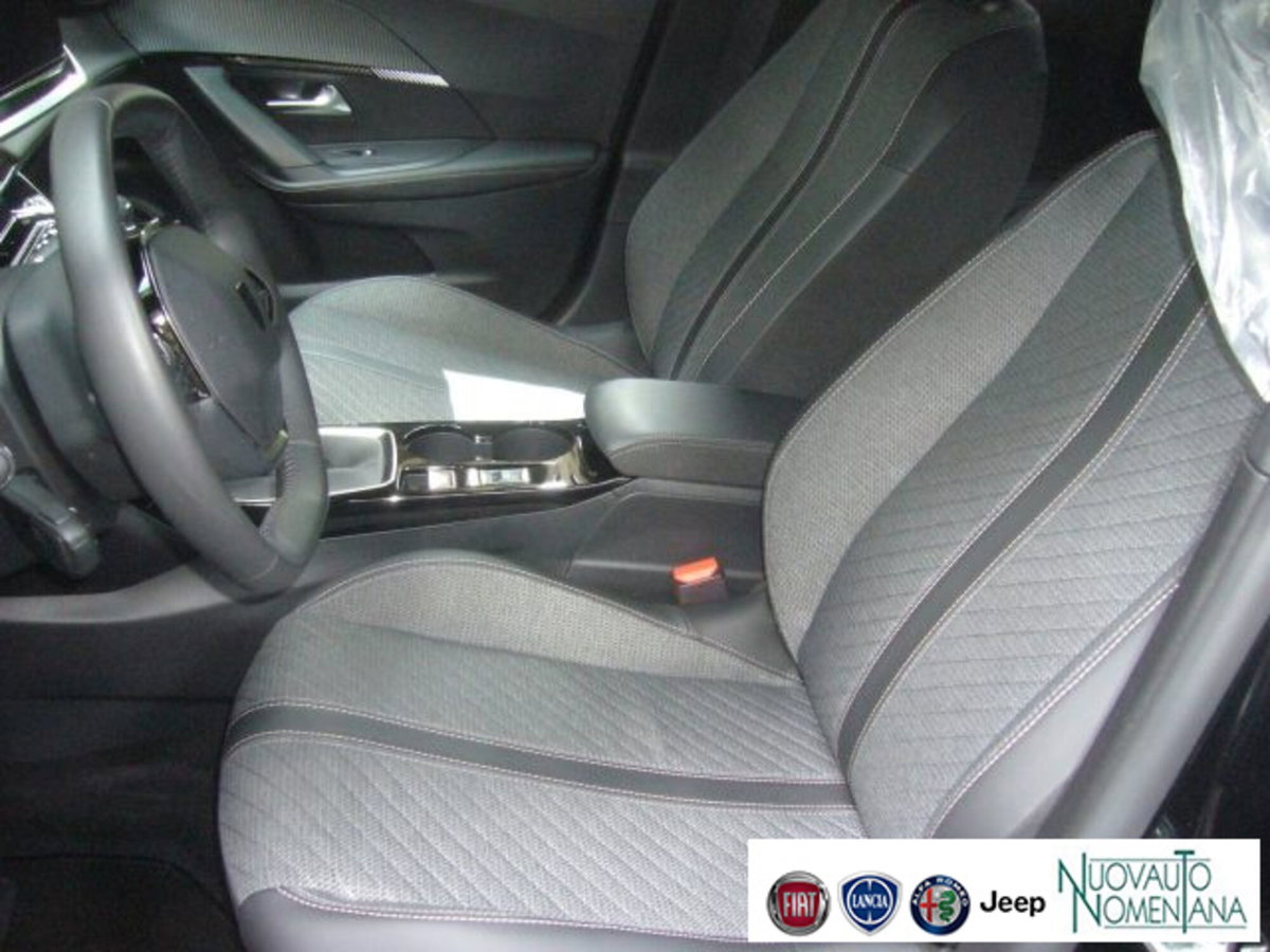 Peugeot 2008 PureTech 100 S&S Allure Pack (16)
