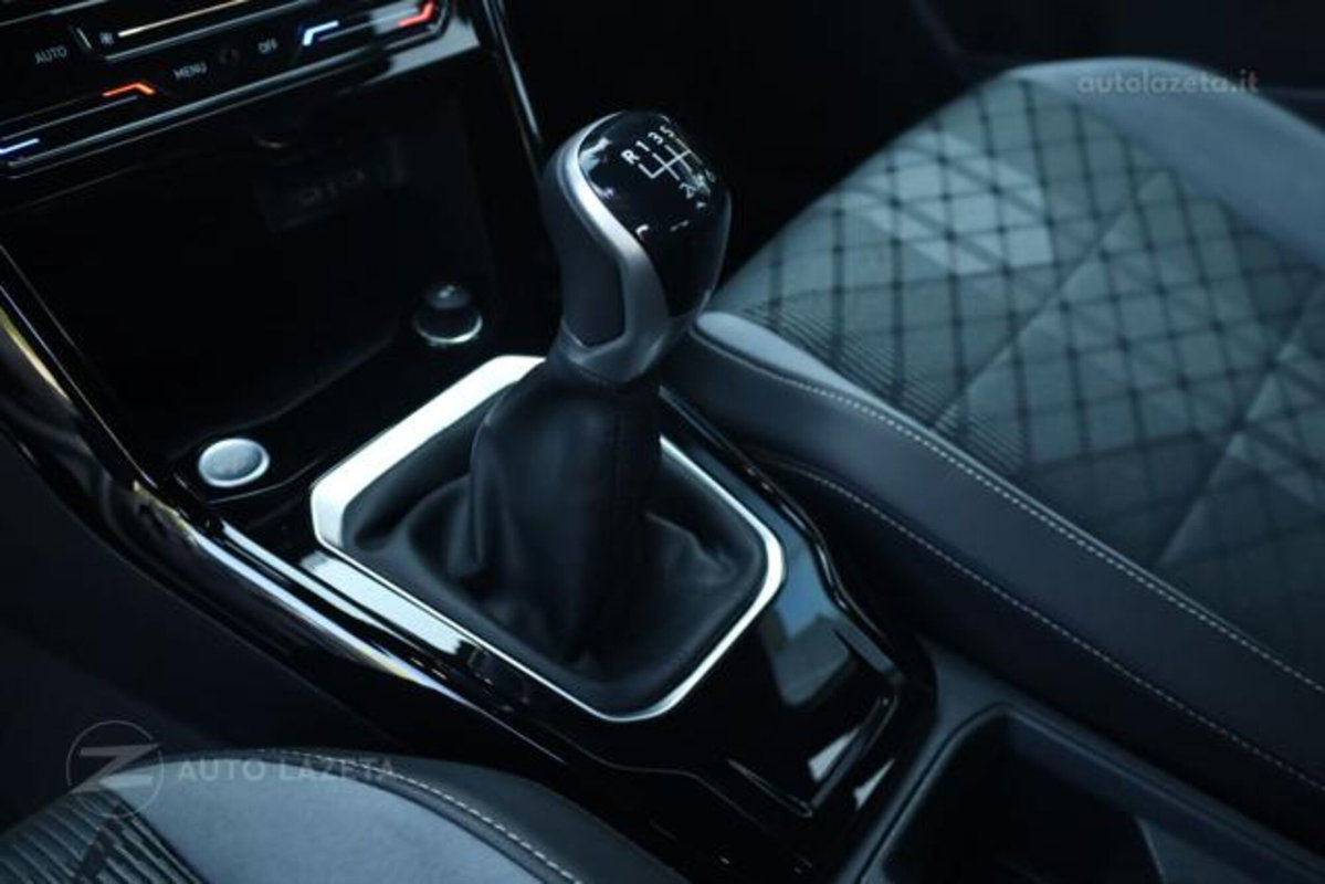 Volkswagen T-Roc 1.0 tsi R-Line 115cv (12)