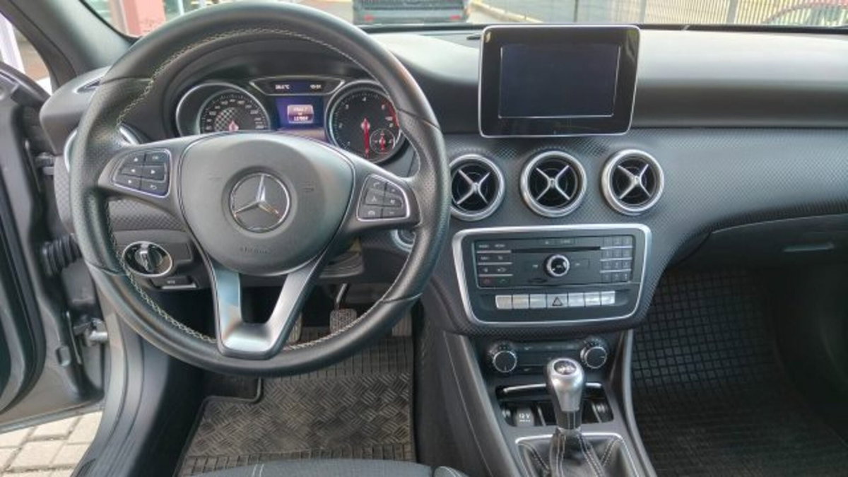 Mercedes-Benz Classe A 180 d Sport (9)