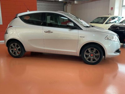 Lancia Ypsilon 1.2 69 CV 5 porte Gold (2)