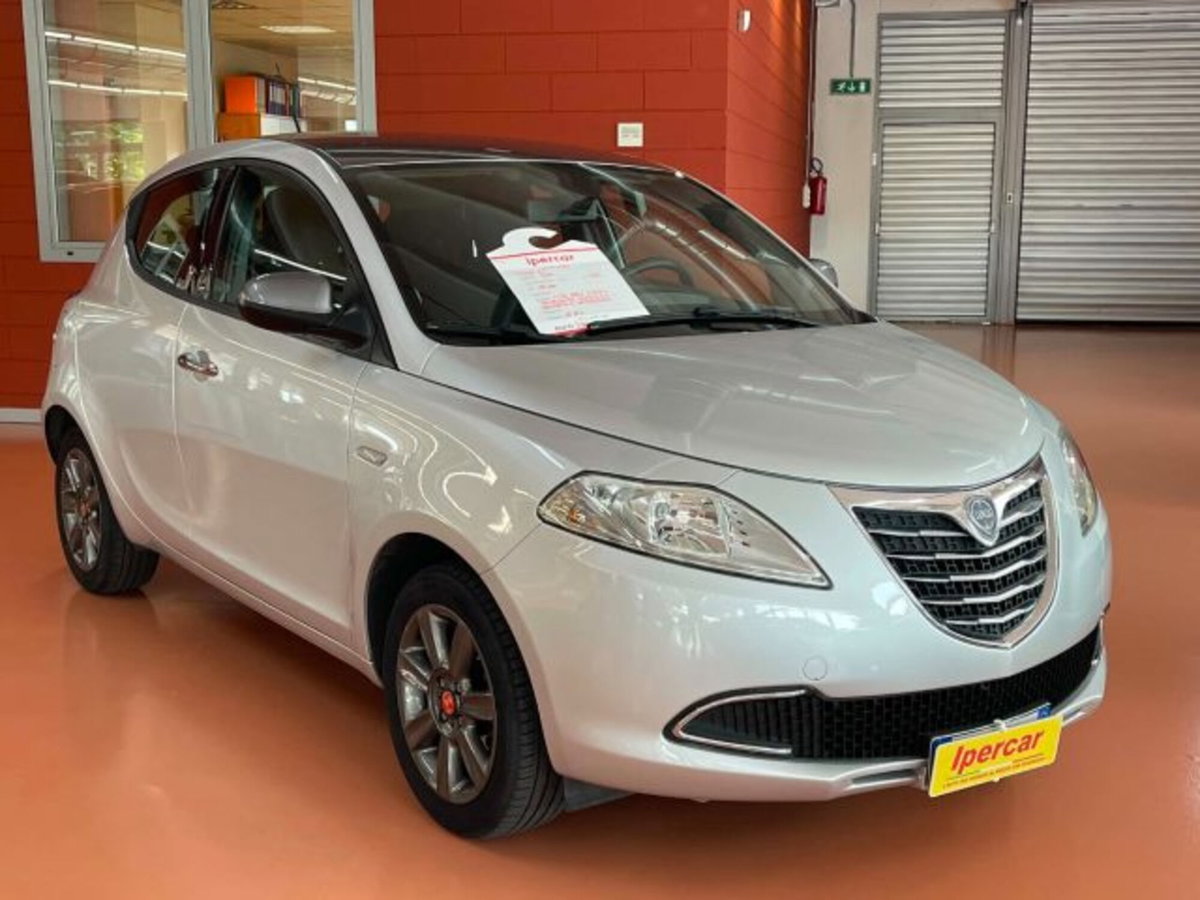 Lancia Ypsilon 1.2 69 CV 5 porte Gold (3)
